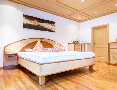 Schlafzimmer und Bad Privathaus am Tegernsee  Innenausbau im Dachgeschoß